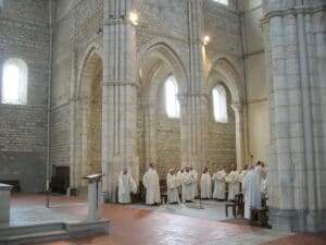 eglise abbaye dacey cisterciens trappistes vitreux