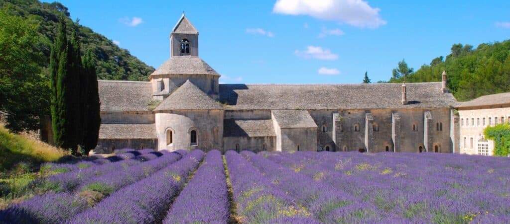 eglise abbaye notre dame de senanque cisterciens gordes