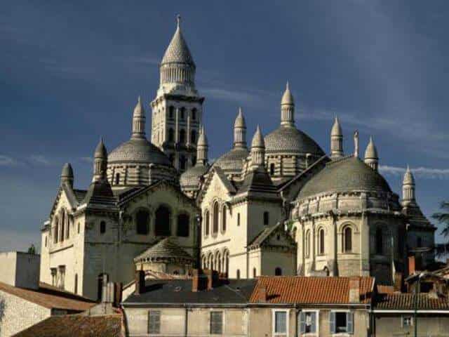 eglise cathedrale saint front