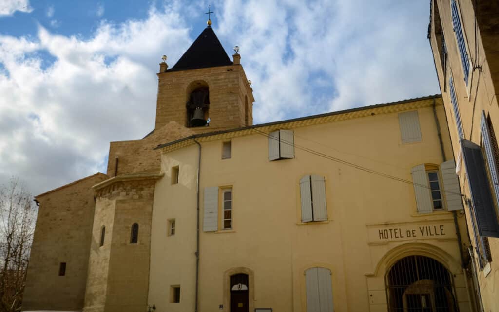 eglise chapelle de la residence le pays daigues la tour daigues