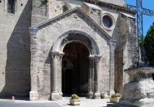 Église Chapelle Les Cigales (Le Thor)
