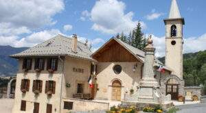 eglise de enchastrayes alpes de haute provence