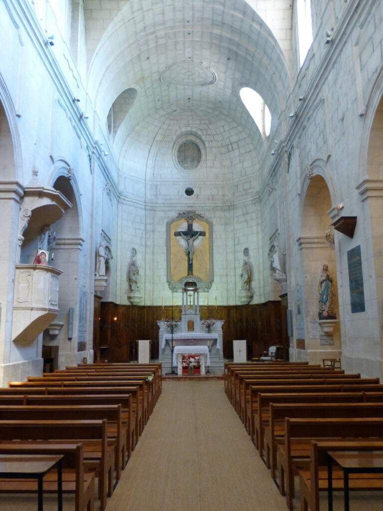 eglise de la sainte croix maussane les alpilles