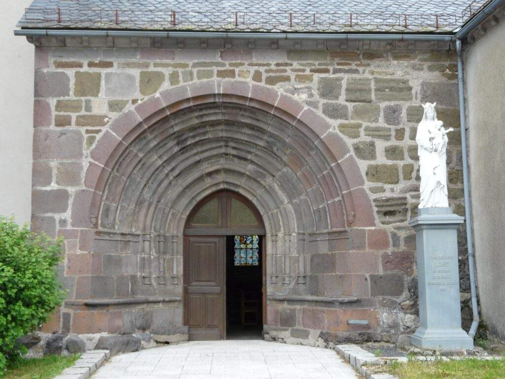 eglise de lugarde cantal