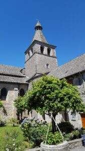 eglise de montsalvy cantal