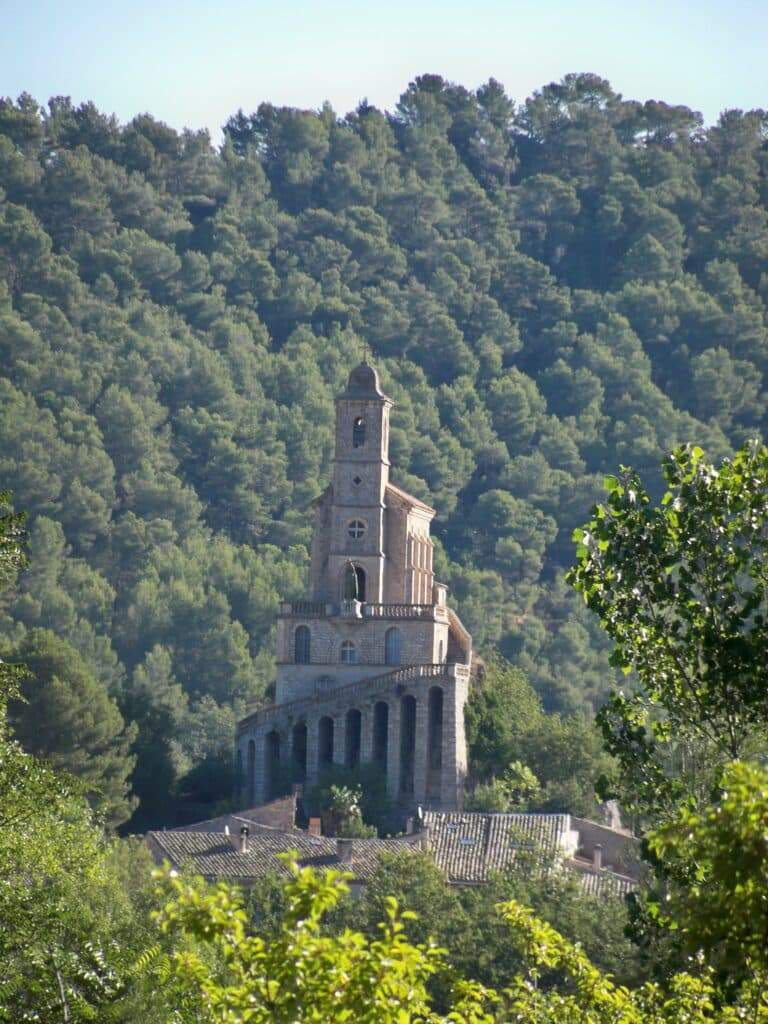 eglise de pierrelongue drome