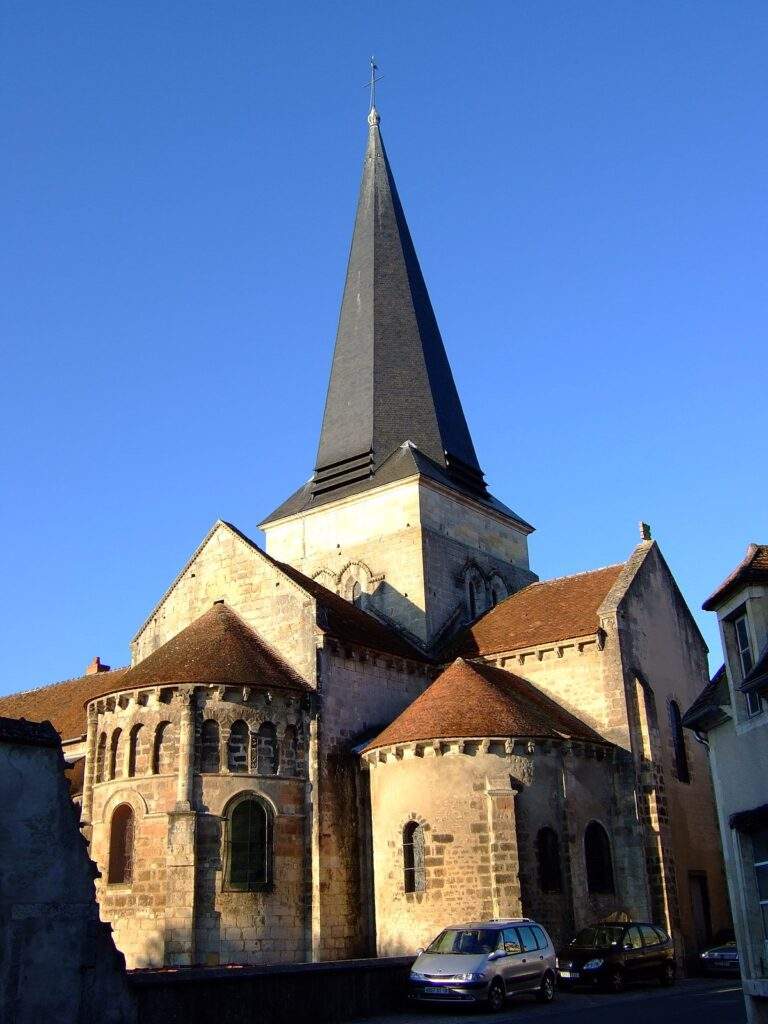 eglise de saint amand montrond cher