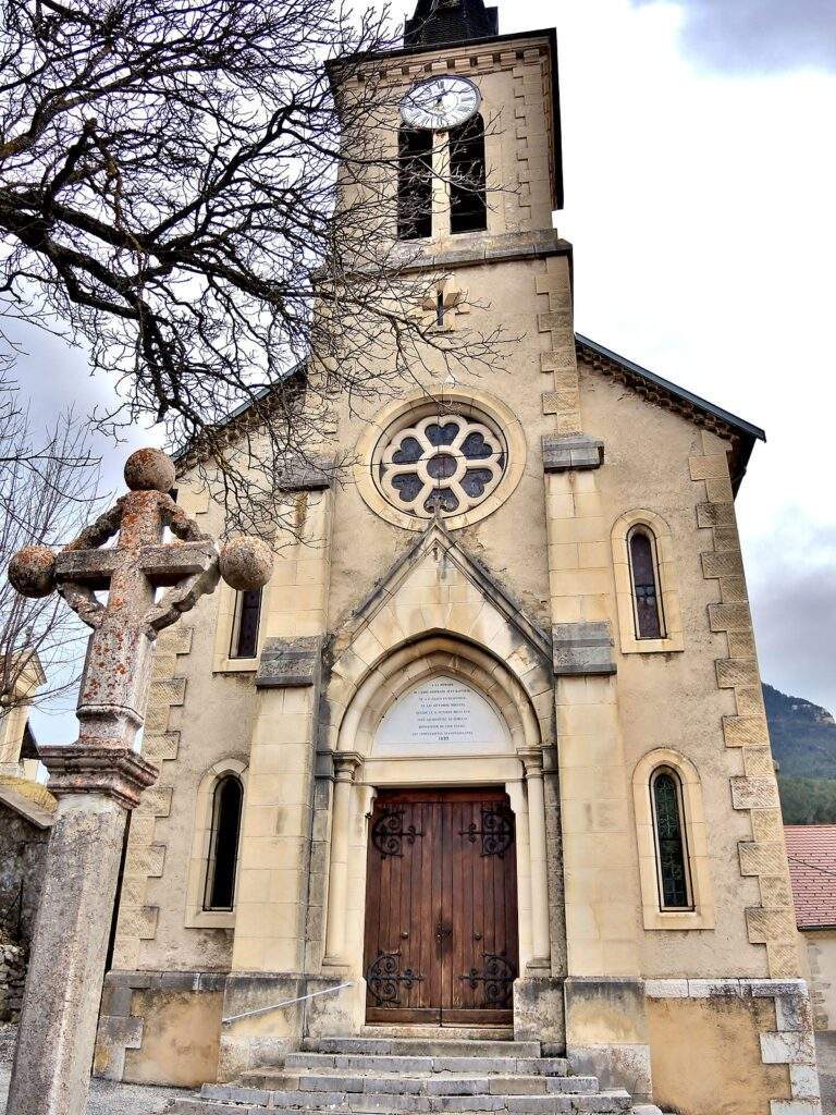 eglise de saint julien en beauchene hautes alpes