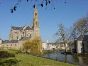 eglise de saint laurent sur sevre vendee
