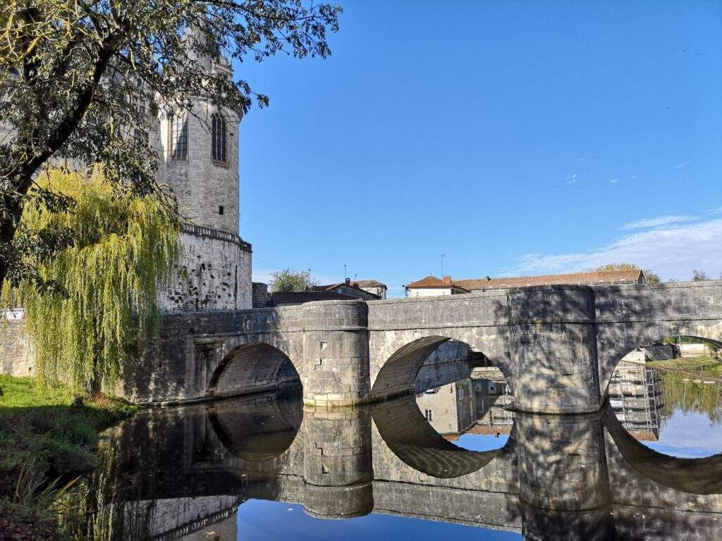eglise la rochefoucauld les flots la rochefoucauld en angoumois