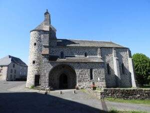 eglise lavastrie cantal