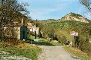 Église Les Pins : Saint-pierre (Villebois-les-Pins)