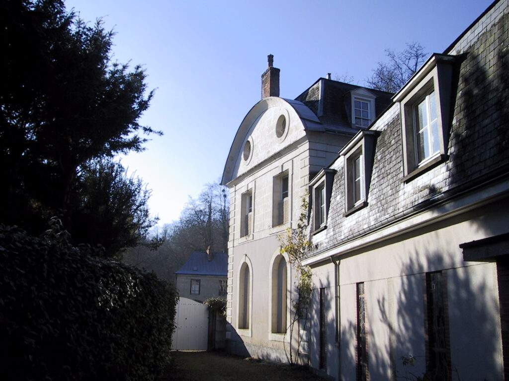 eglise monastere la paix notre dame benedictines flee