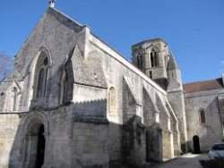 Église Mouthiers-sur-boëme : Foyer Résidence (Charente)