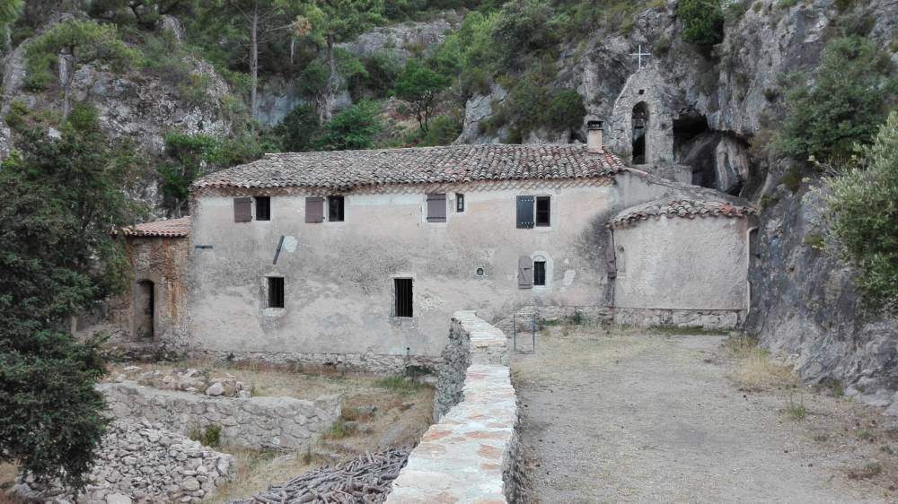 eglise notre dame de lermitage de lieu plaisant saint guilhem le desert