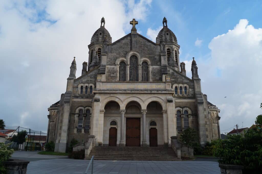 eglise sacre coeur la roche sur yon 1