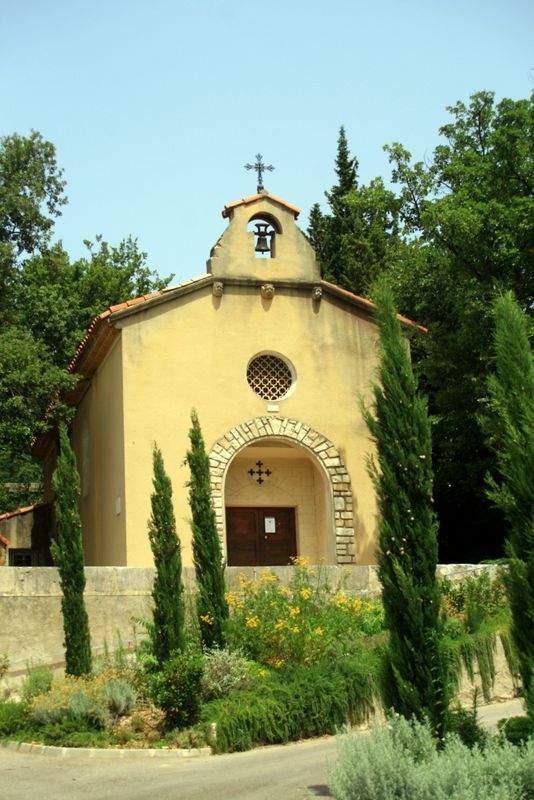 eglise saint benoit labre chapelle de palette le tholonet