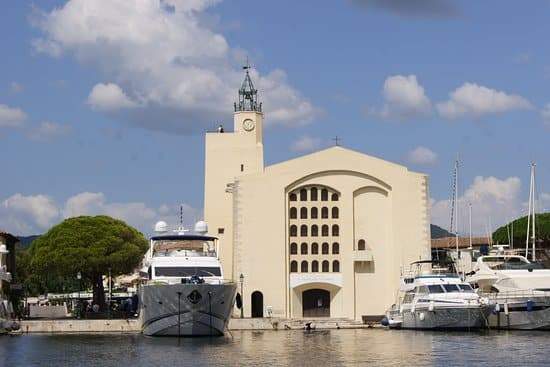 eglise saint francois dassise port grimaud