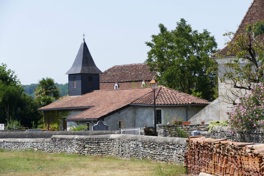 eglise saint jacques a bideren autevielle saint martin bideren scaled