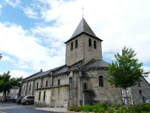 eglise saint jacques le majeur a lanobre cantal