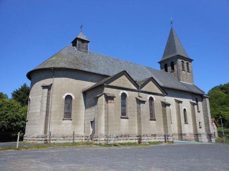 eglise saint jeann darc au centre ydes