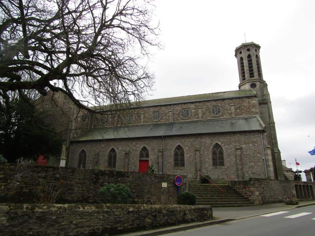 eglise saint pierre plourivo