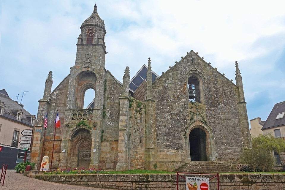 eglise saint vannes eclaires