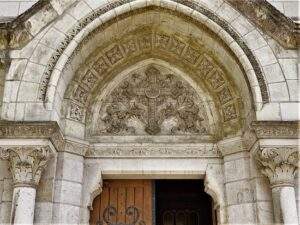 eglise sainte genevieve luynes