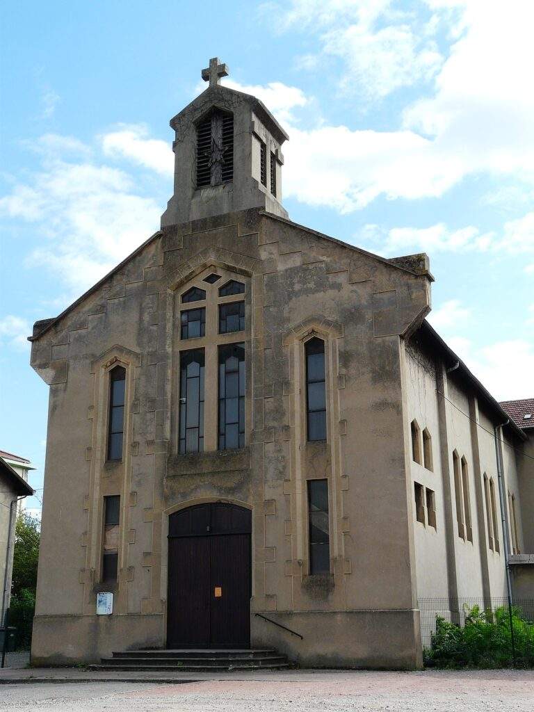 eglise sainte jeanne darc de parilly venissieux 1