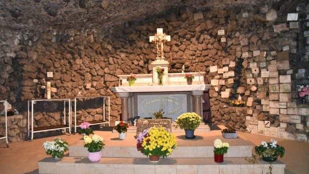 eglise sanctuaire grotte de clouange grotte de clouange moselle