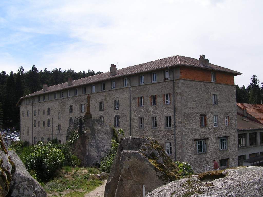 eglise sanctuaire notre dame de lhermitage noiretable