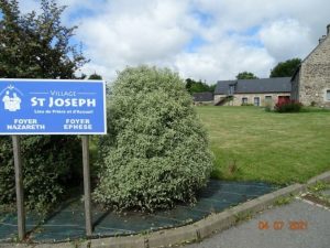 Église Village Saint Joseph (Plounévez-Quintin)